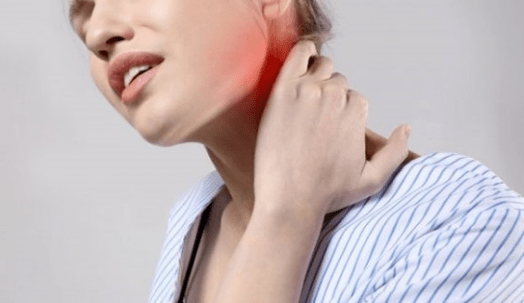 S osteochondrosou se objeví bolest v krku a ramenou